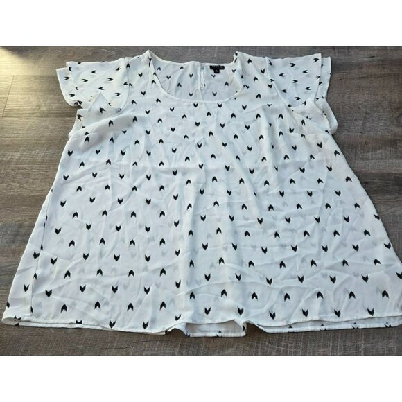 torrid Tops - TORRID women's top size 3 white and black pattern plus size 20/24